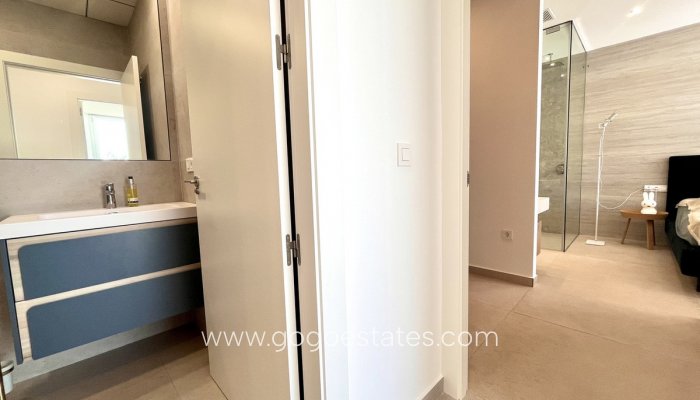 Te koop - Huis - Vrijstaande Villa - Torrevieja - Torrevieja Centro