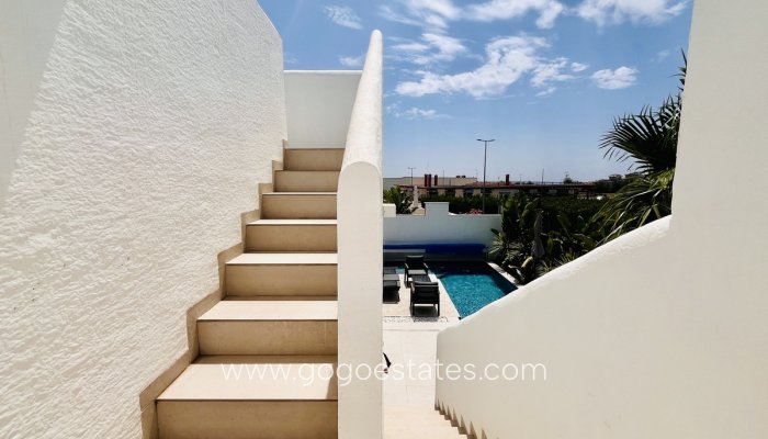 Te koop - Huis - Vrijstaande Villa - Torrevieja - Torrevieja Centro