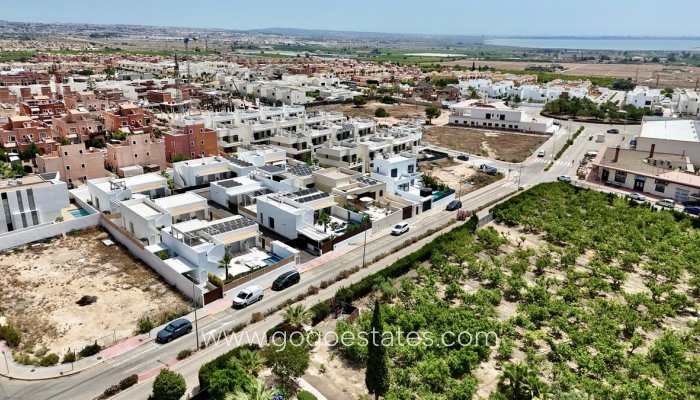 Te koop - Huis - Vrijstaande Villa - Torrevieja - Torrevieja Centro