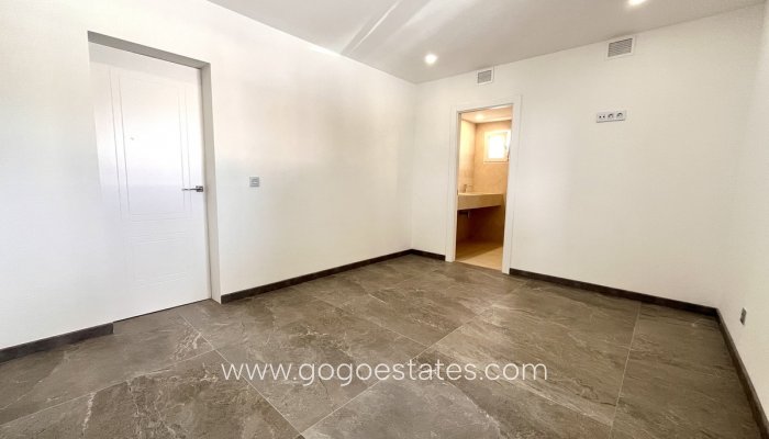 Te koop - Huis - Vrijstaande Villa - Orihuela - Los Balcones