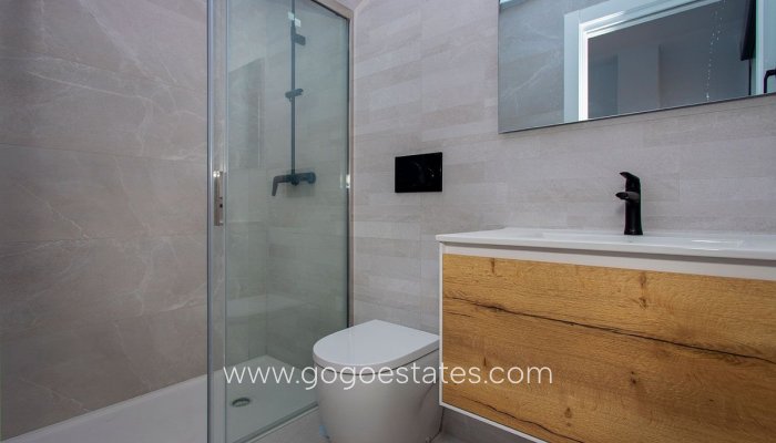 Resale - Apartment - Middle Floor Apartment - Torrevieja - Torrevieja Centro