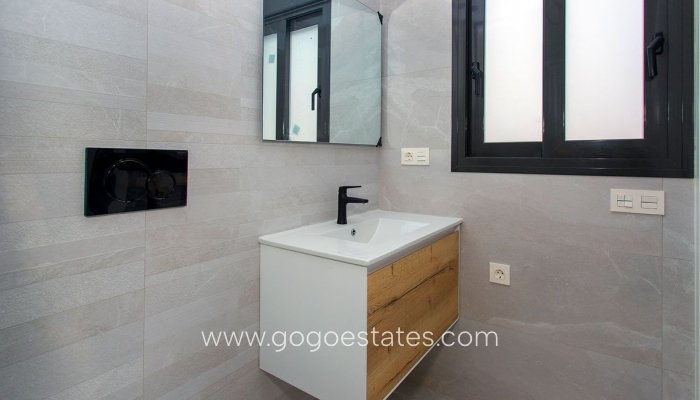 Resale - Apartment - Middle Floor Apartment - Torrevieja - Torrevieja Centro