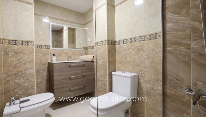 Resale - Apartment - Middle Floor Apartment - Torrevieja - Torrevieja Centro