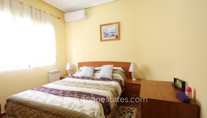 Te koop - Huis - Vrijstaande Villa - Orihuela - Playa Flamenca