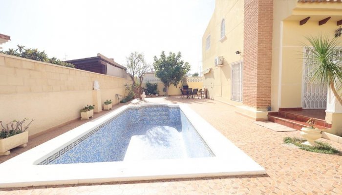 Te koop - Huis - Vrijstaande Villa - Orihuela - Playa Flamenca