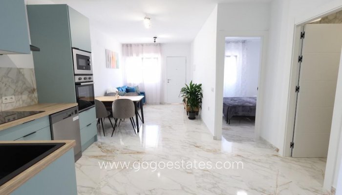 Te koop - Huis - Stadswoning - Torrevieja - San Luis