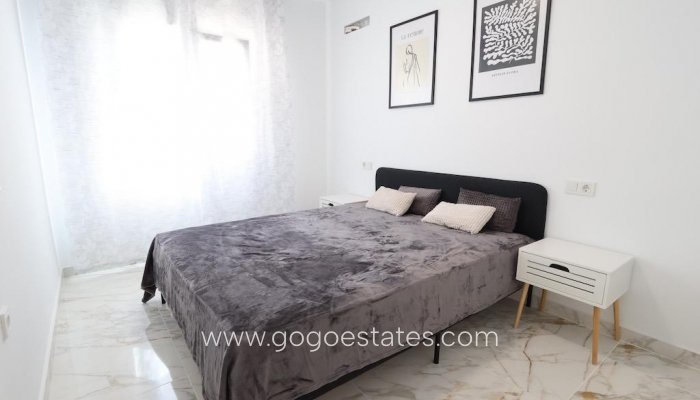 Te koop - Huis - Stadswoning - Torrevieja - San Luis