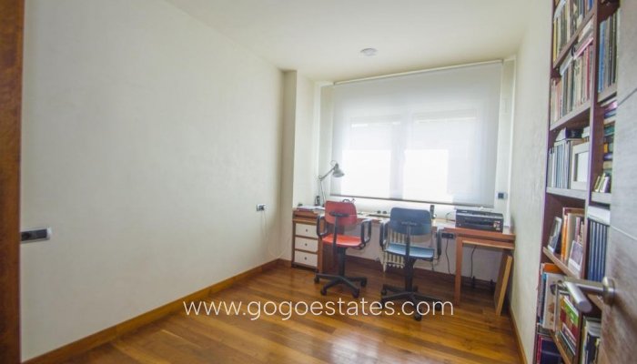 Te koop - Appartement - Appartement op de middelste verdieping - Torrevieja - Torrevieja Centro