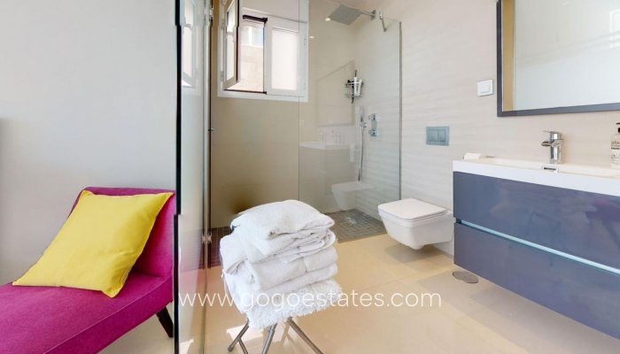 Te koop - Huis - Vrijstaande Villa - Torrevieja - Torrevieja Centro