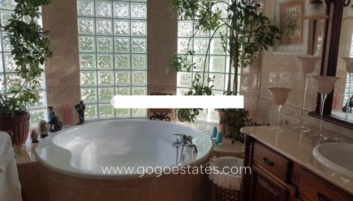 Te koop - Huis - Vrijstaande Villa - Petrel - Petrer