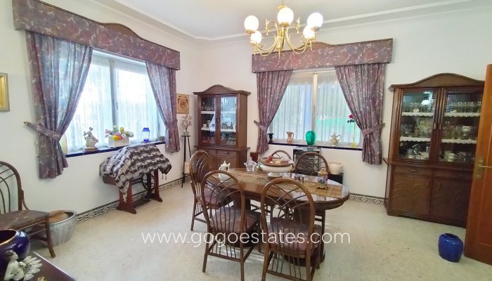 Te koop - Huis - Vrijstaande Villa - Sax - Sax Centro