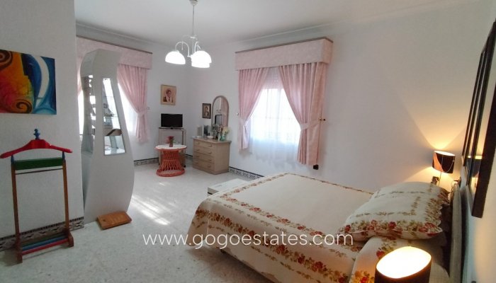 Te koop - Huis - Vrijstaande Villa - Sax - Sax Centro