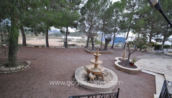 Te koop - Huis - Grotwoning - Pinoso - Pinoso Centro