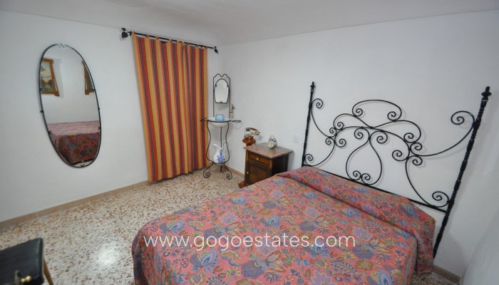 Te koop - Huis - Grotwoning - Pinoso - Pinoso Centro