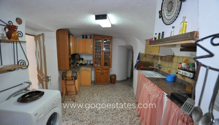 Te koop - Huis - Grotwoning - Pinoso - Pinoso Centro