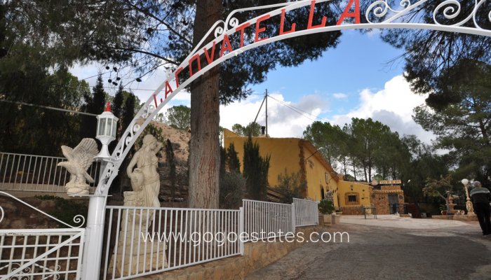 Te koop - Huis - Grotwoning - Pinoso - Pinoso Centro