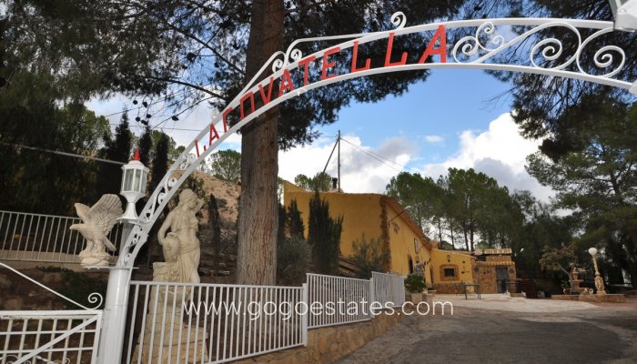 Te koop - Huis - Grotwoning - Pinoso - Pinoso Centro