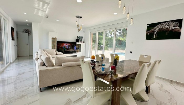 Te koop - Huis - Vrijstaande Villa - Petrel - Petrer