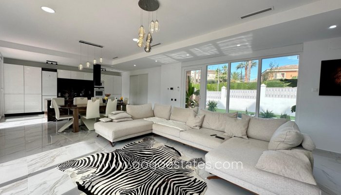 Te koop - Huis - Vrijstaande Villa - Petrel - Petrer