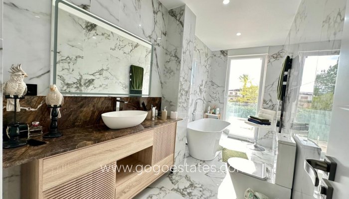 Te koop - Huis - Vrijstaande Villa - Petrel - Petrer