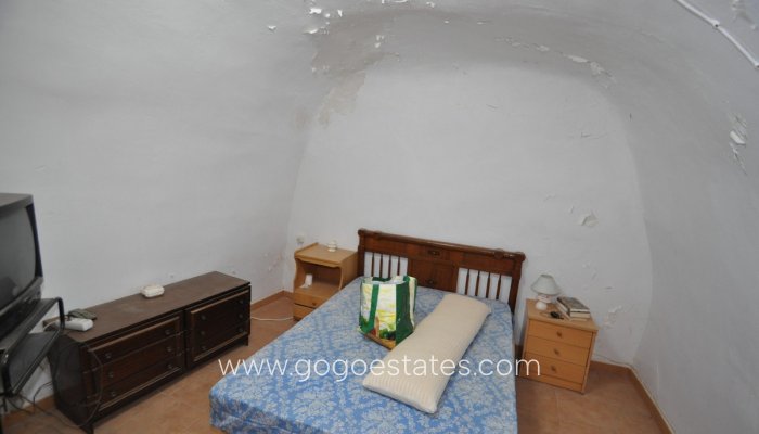 Te koop - Huis - Grotwoning - Pinoso - Pinoso Centro