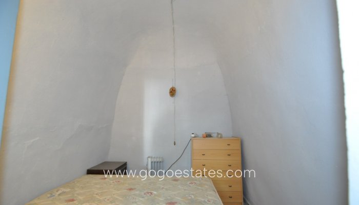 Te koop - Huis - Grotwoning - Pinoso - Pinoso Centro