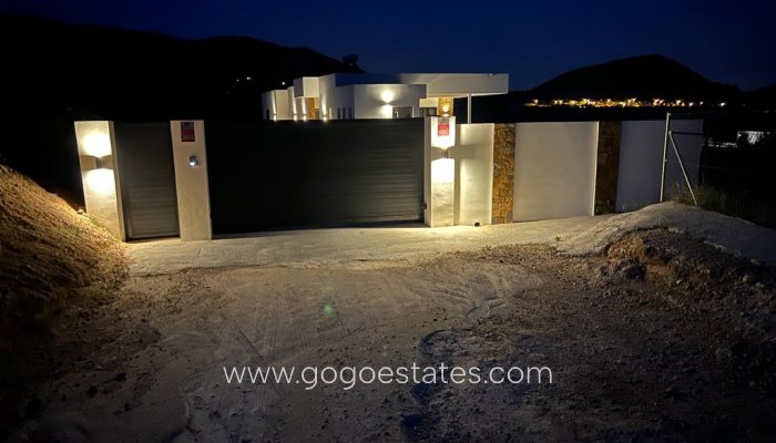 Te koop - Huis - Vrijstaande Villa - Pinoso - Pinoso Centro