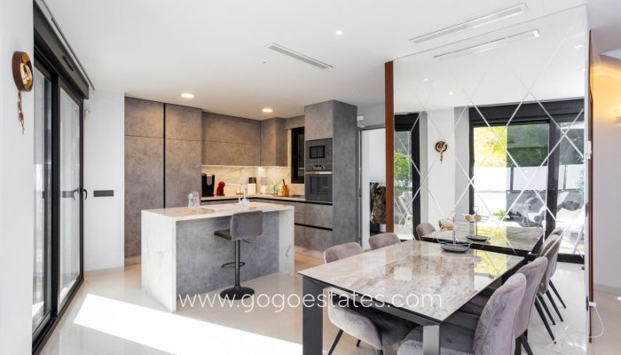 Te koop - Huis - Vrijstaande Villa - Orihuela - Villamartin