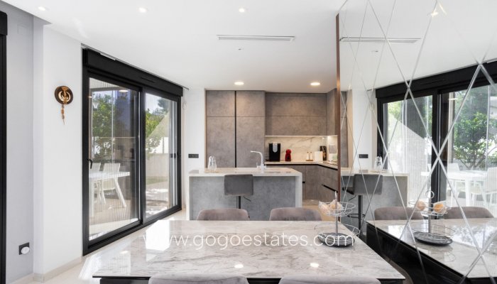 Te koop - Huis - Vrijstaande Villa - Orihuela - Villamartin