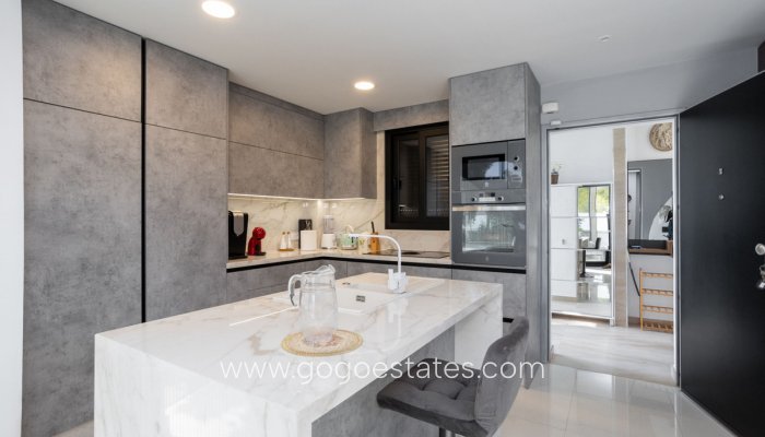 Te koop - Huis - Vrijstaande Villa - Orihuela - Villamartin