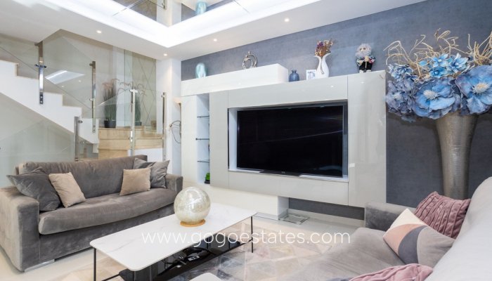 Te koop - Huis - Vrijstaande Villa - Orihuela - Villamartin