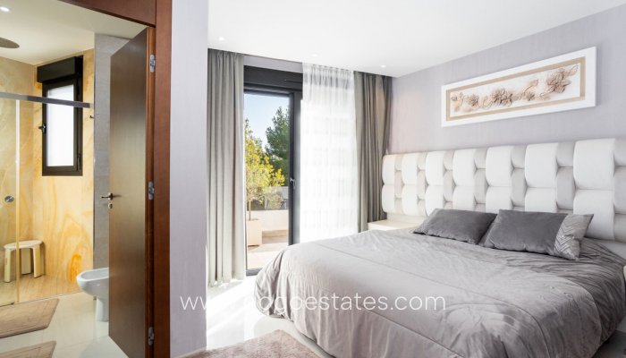 Te koop - Huis - Vrijstaande Villa - Orihuela - Villamartin