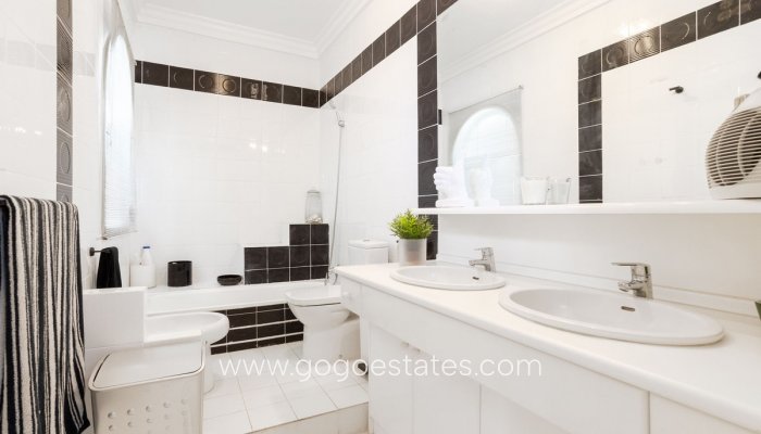 Revente - Maison - Villa Individuelle - Torrevieja - Torrevieja Centro