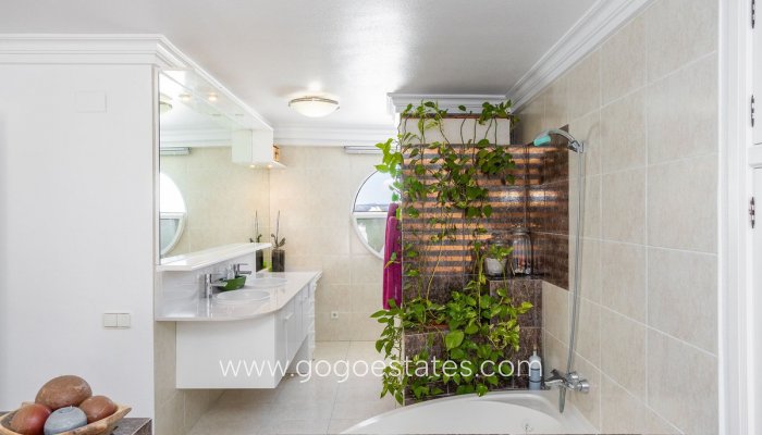 Revente - Maison - Villa Individuelle - Torrevieja - Torrevieja Centro