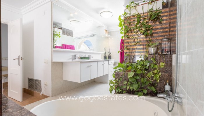 Revente - Maison - Villa Individuelle - Torrevieja - Torrevieja Centro