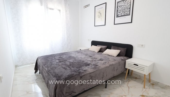 Te koop - Huis - Halfvrijstaande woning - Torrevieja - Nueva Torrevieja