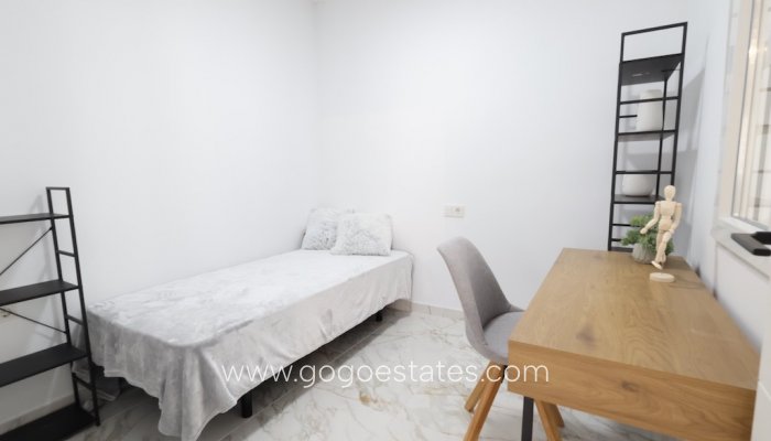 Te koop - Huis - Halfvrijstaande woning - Torrevieja - Nueva Torrevieja