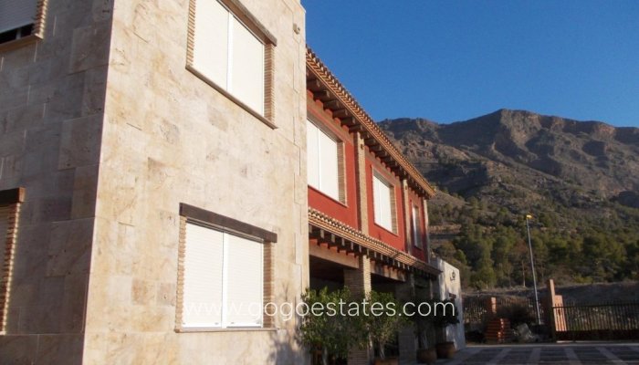 Te koop - Huis - Vrijstaande Villa - Orihuela - Orihuela Centro