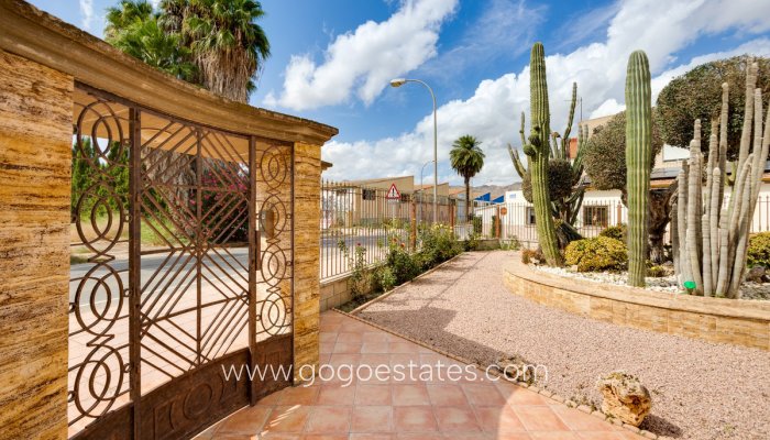 Te koop - Huis - Vrijstaande Villa - Orihuela - Orihuela Centro