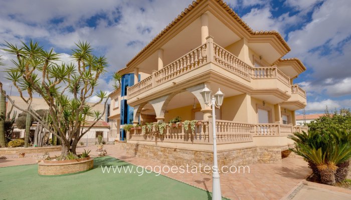 Te koop - Huis - Vrijstaande Villa - Orihuela - Orihuela Centro