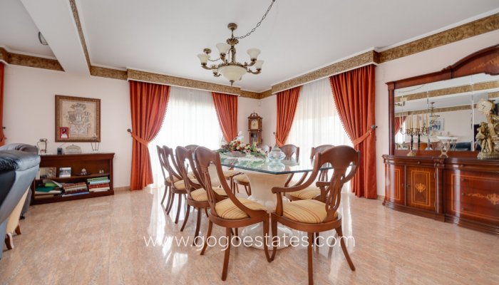 Te koop - Huis - Vrijstaande Villa - Orihuela - Orihuela Centro