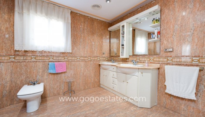 Te koop - Huis - Vrijstaande Villa - Orihuela - Orihuela Centro