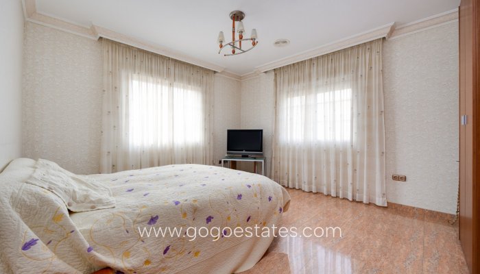 Te koop - Huis - Vrijstaande Villa - Orihuela - Orihuela Centro