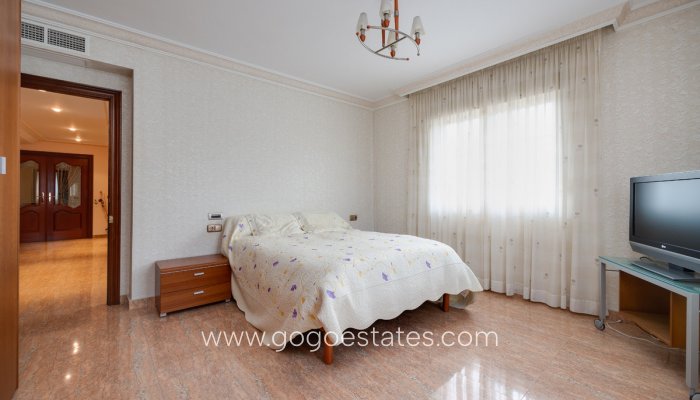 Te koop - Huis - Vrijstaande Villa - Orihuela - Orihuela Centro