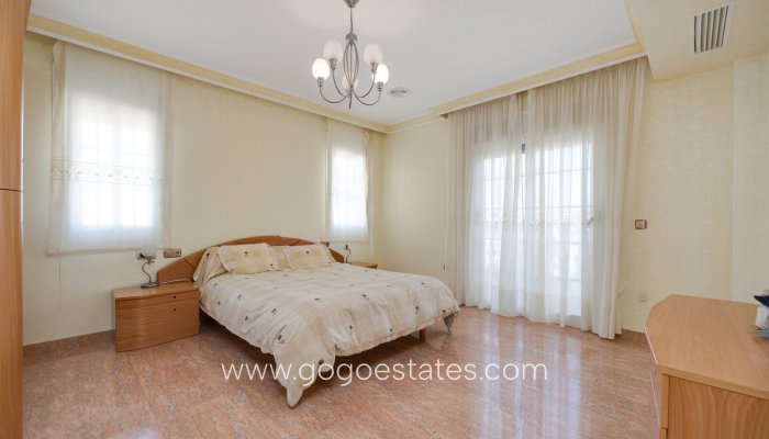 Te koop - Huis - Vrijstaande Villa - Orihuela - Orihuela Centro