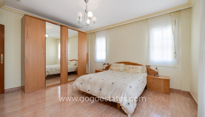 Te koop - Huis - Vrijstaande Villa - Orihuela - Orihuela Centro