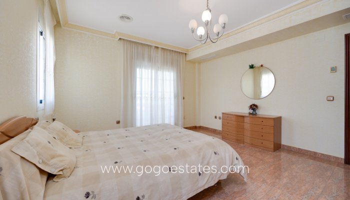 Te koop - Huis - Vrijstaande Villa - Orihuela - Orihuela Centro