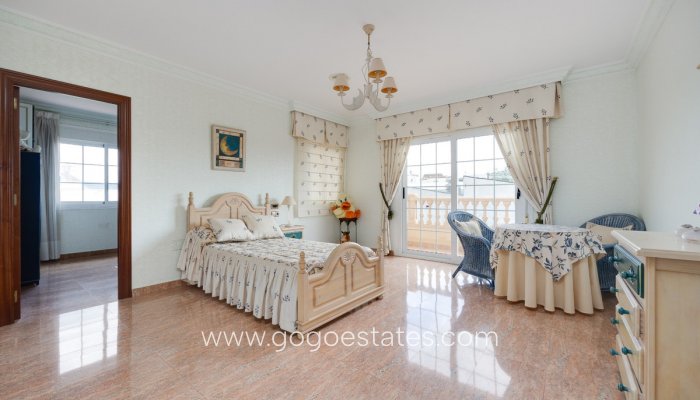 Te koop - Huis - Vrijstaande Villa - Orihuela - Orihuela Centro