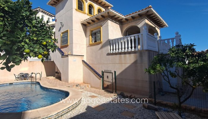 Te koop - Huis - Vrijstaande Villa - Orihuela - La Zenia