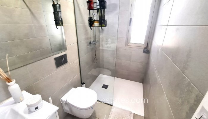 Te koop - Huis - Vrijstaande Villa - Orihuela - Villamartin